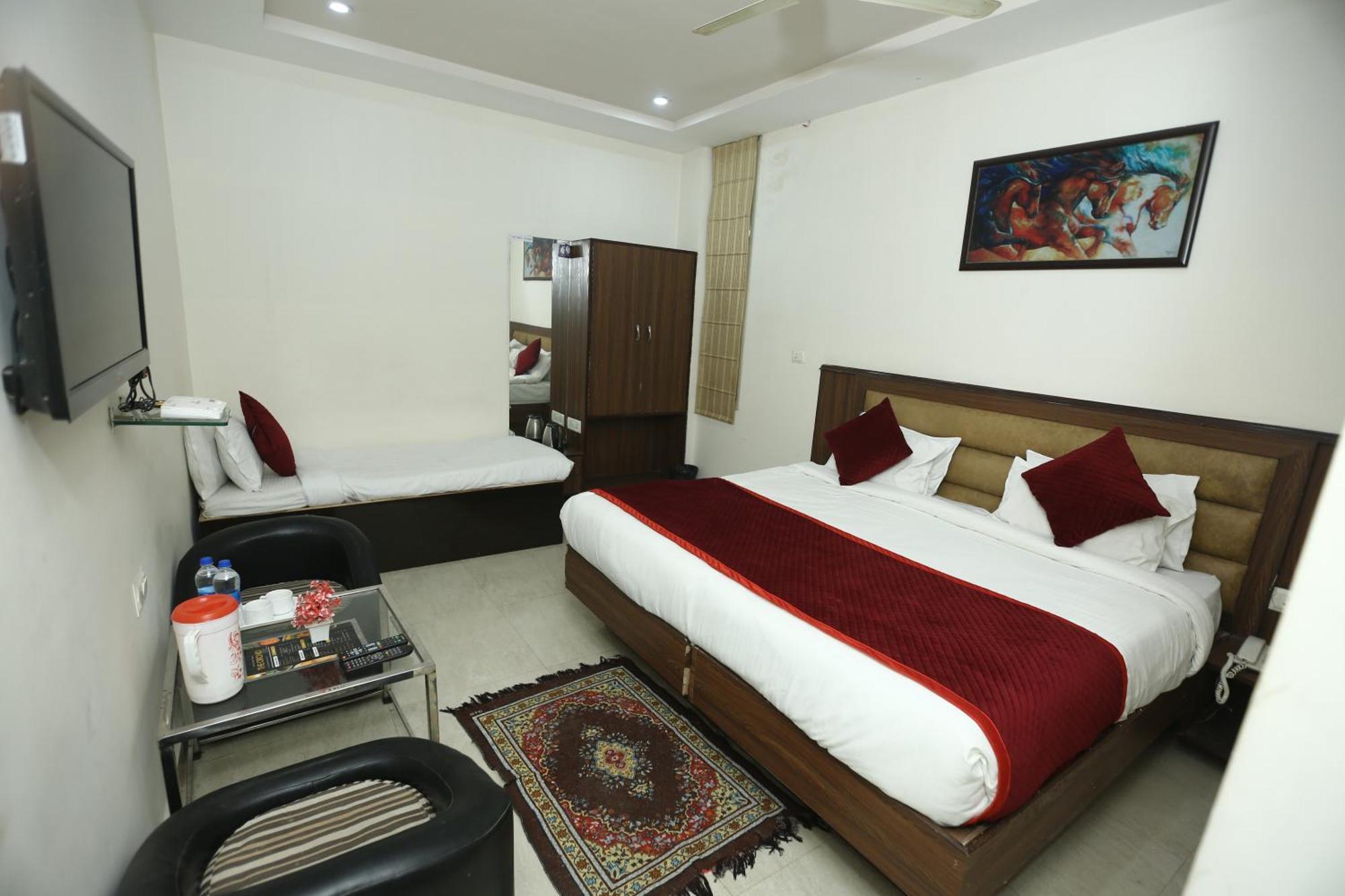 24 Hotel & Resort Agra  Ngoại thất bức ảnh